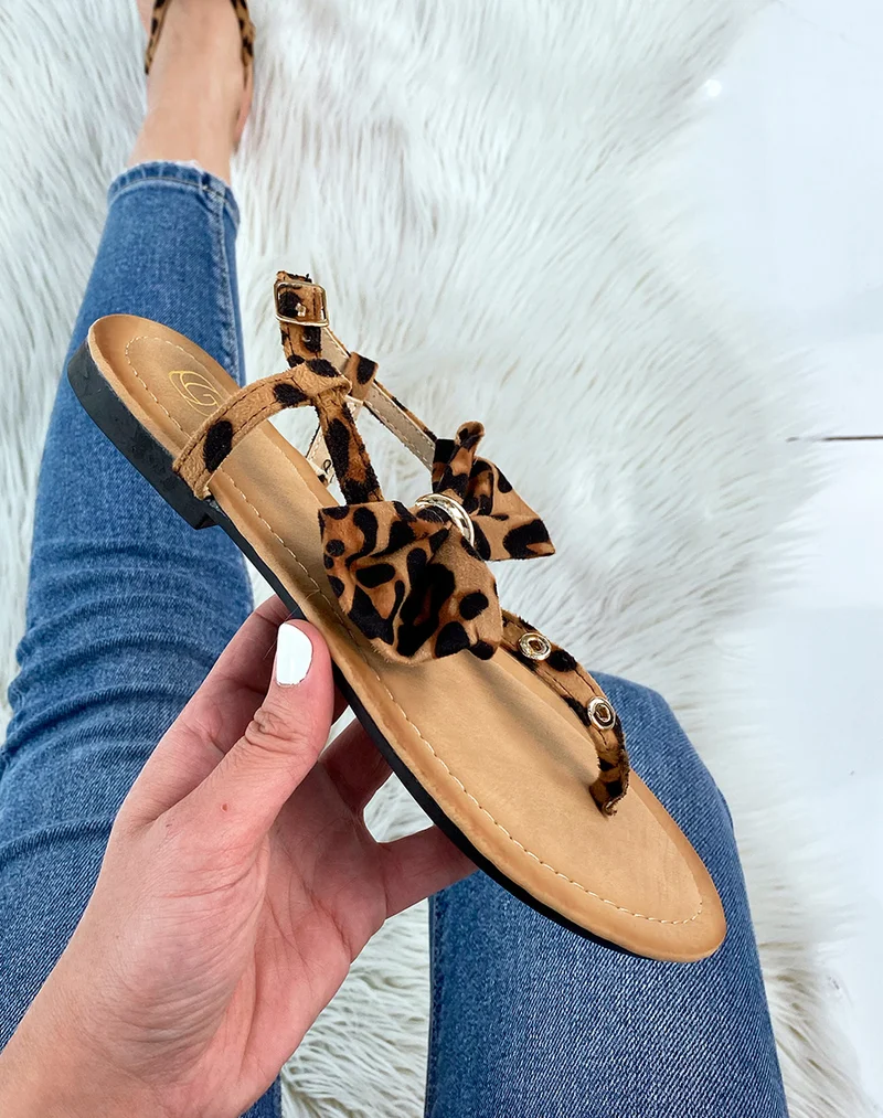 Nu-pieds léopard à nœud et détails dorés