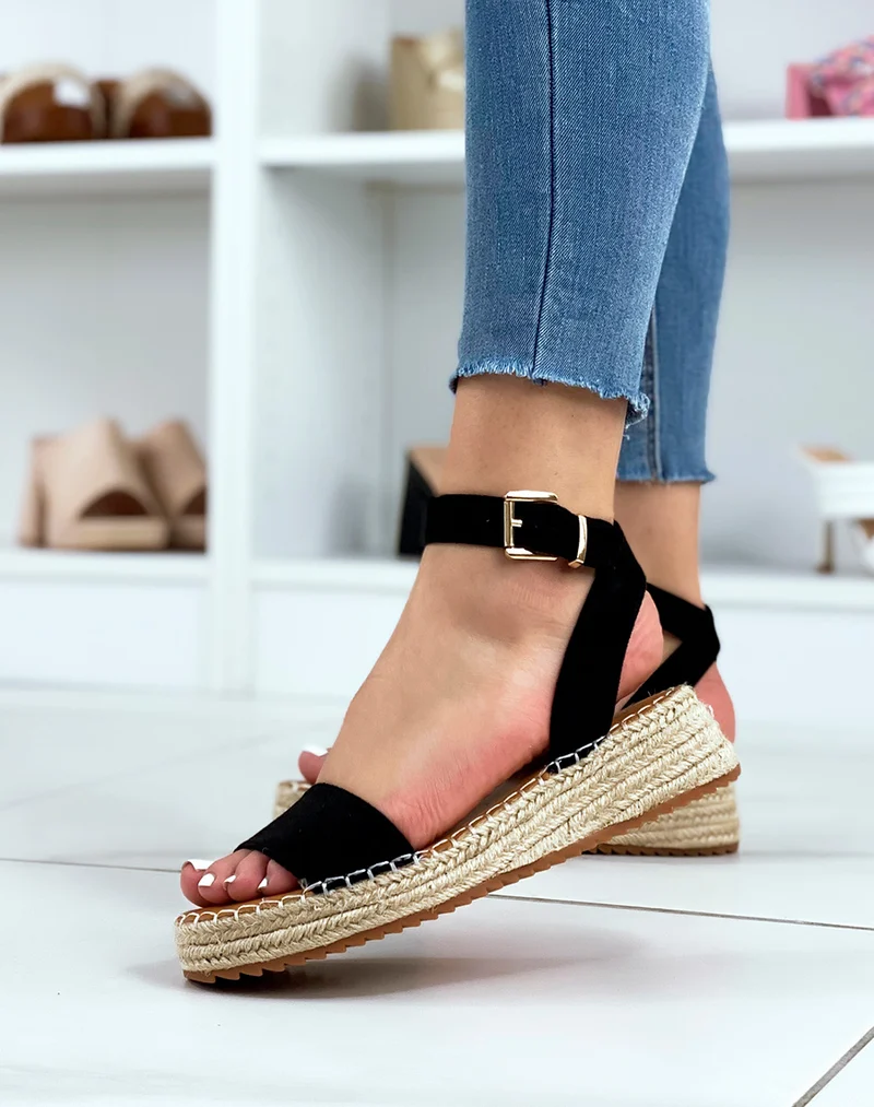 Sandales noires plates à semelle en toile de jute