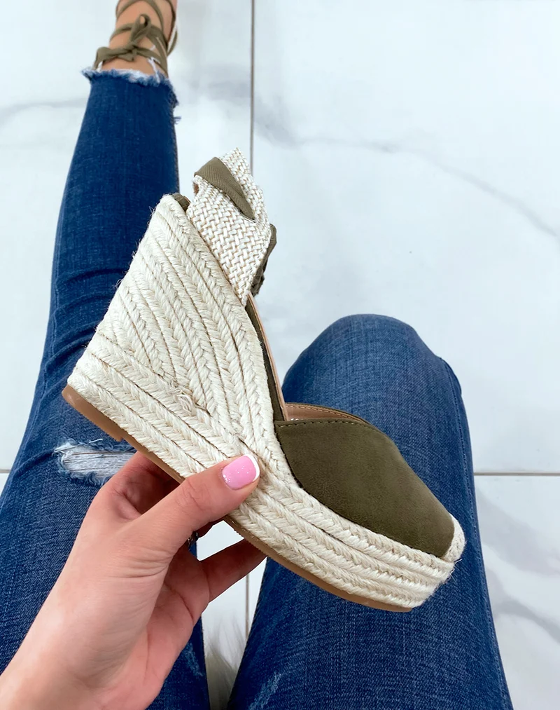 Espadrilles compensées vert kaki en coupe florale