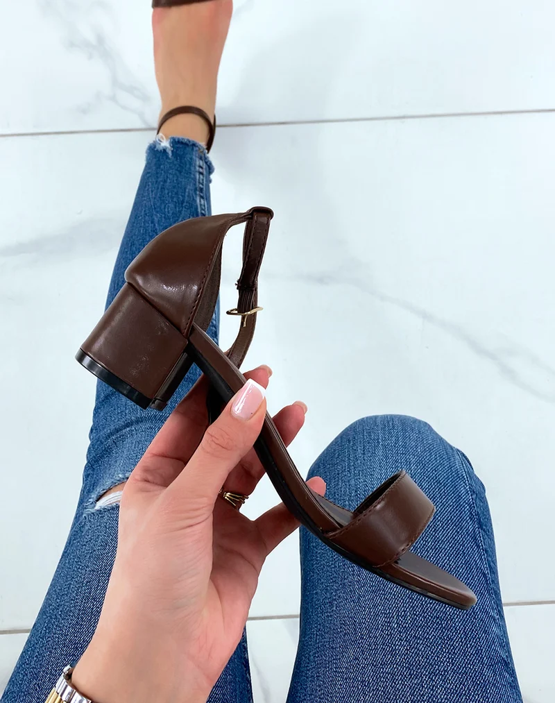 Sandales chocolat à petit talon