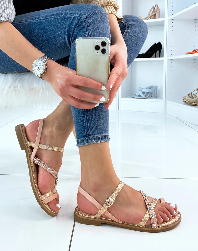 Nu-pieds rose gold à détail clouté