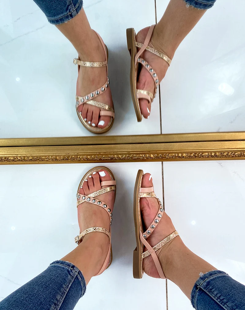 Nu-pieds rose gold à détail clouté