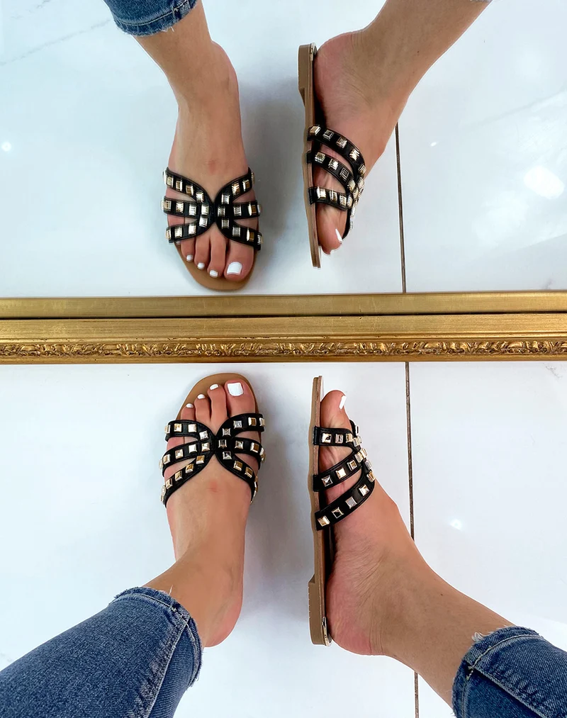 Mules noires à multiples brides ornées de clous