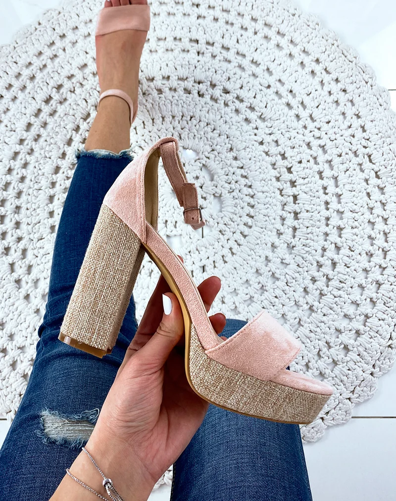 Sandales à talon en suédine rose