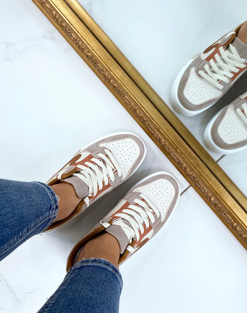 Baskets beiges à détails marrons et nudes