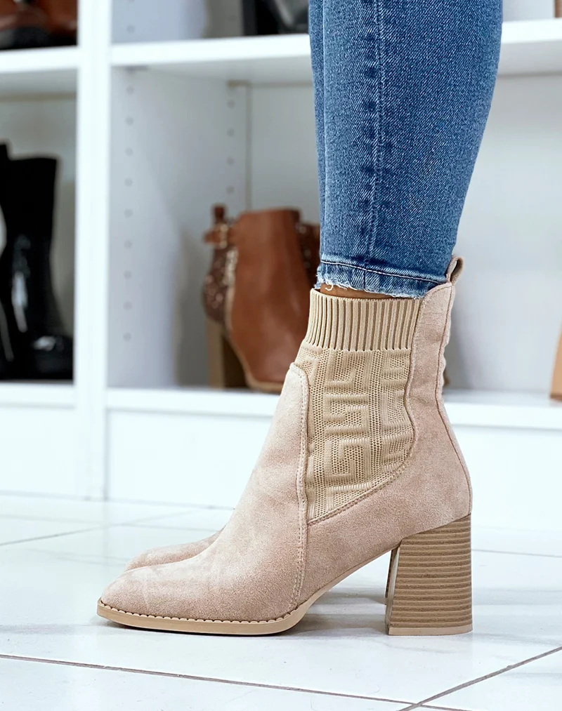 Bottines en suédine beige effet chaussette à talon