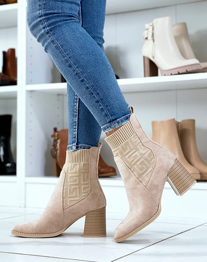 Bottines en suédine beige effet chaussette à talon