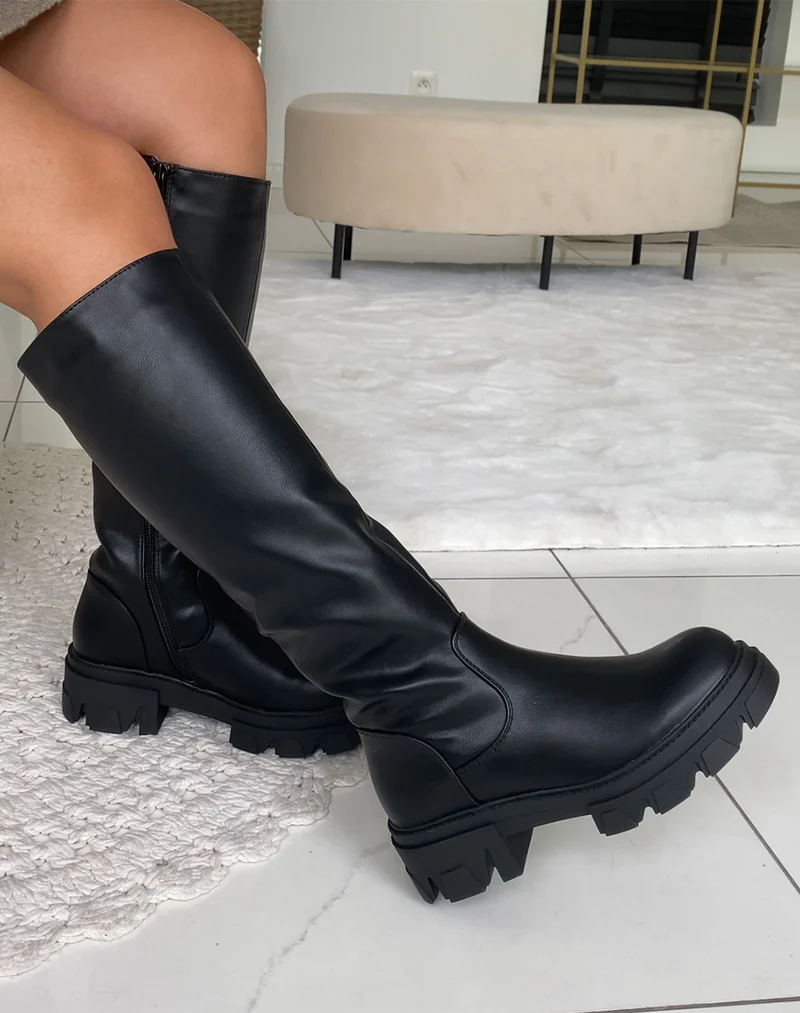 Bottes noires larges à semelle crantée