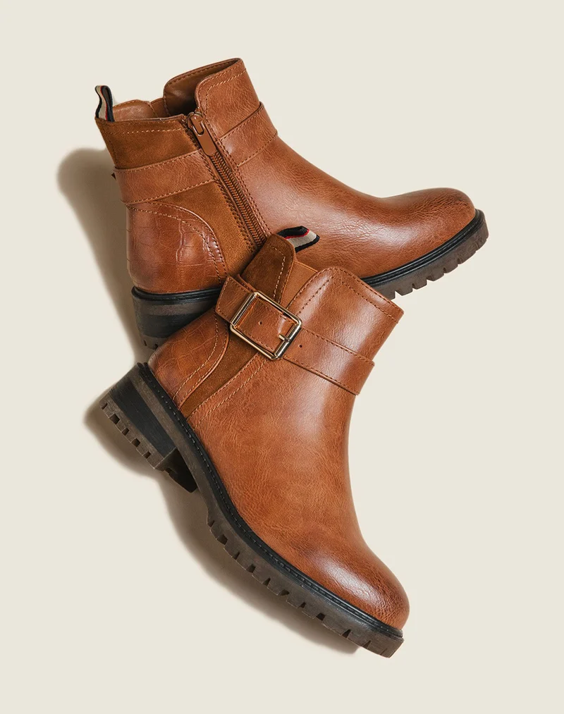 Bottines camel avec élastique échancré et effet croco
