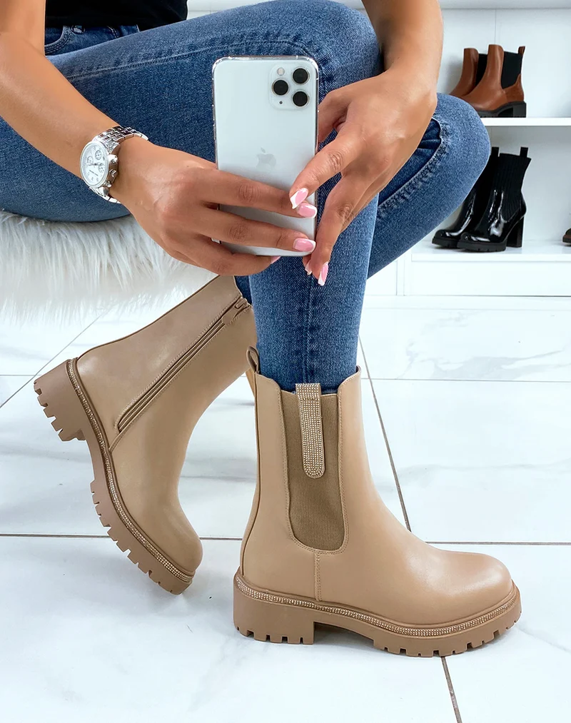 Chelsea boots beiges à détails à strass