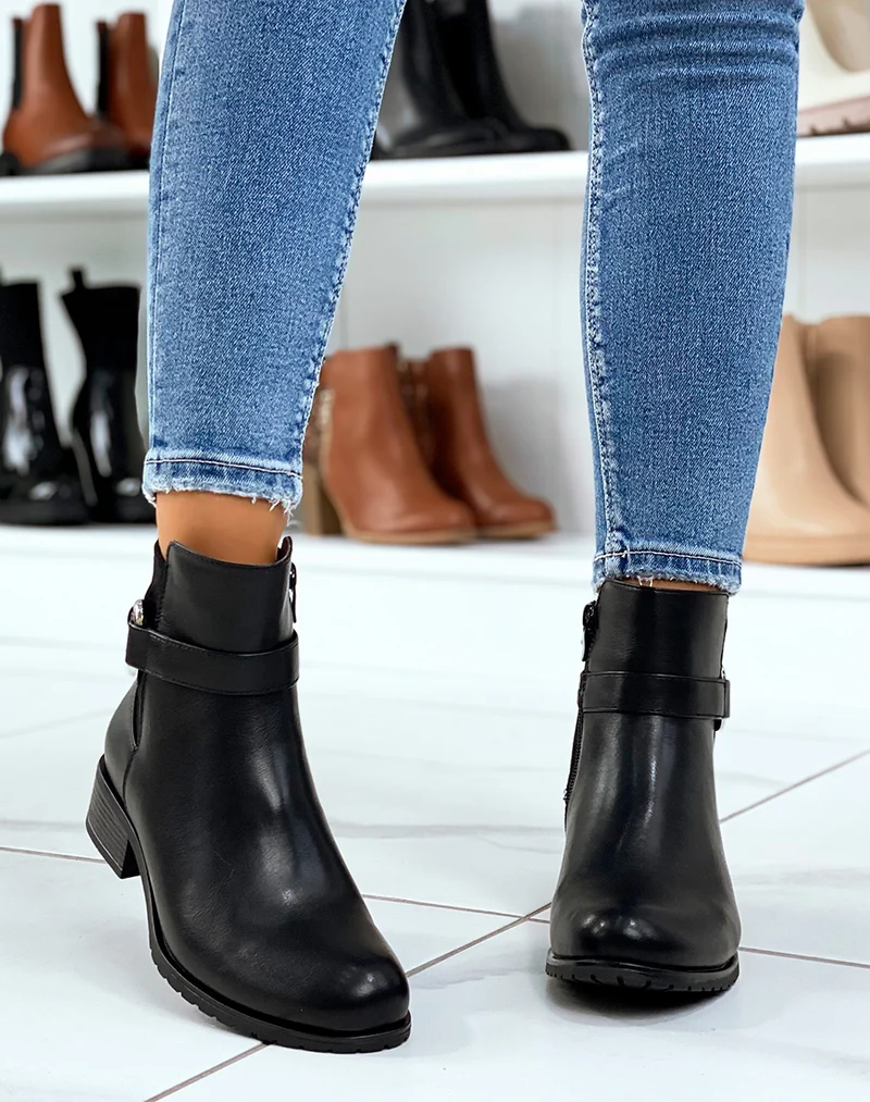 Bottines noires à lanière à anneau argenté