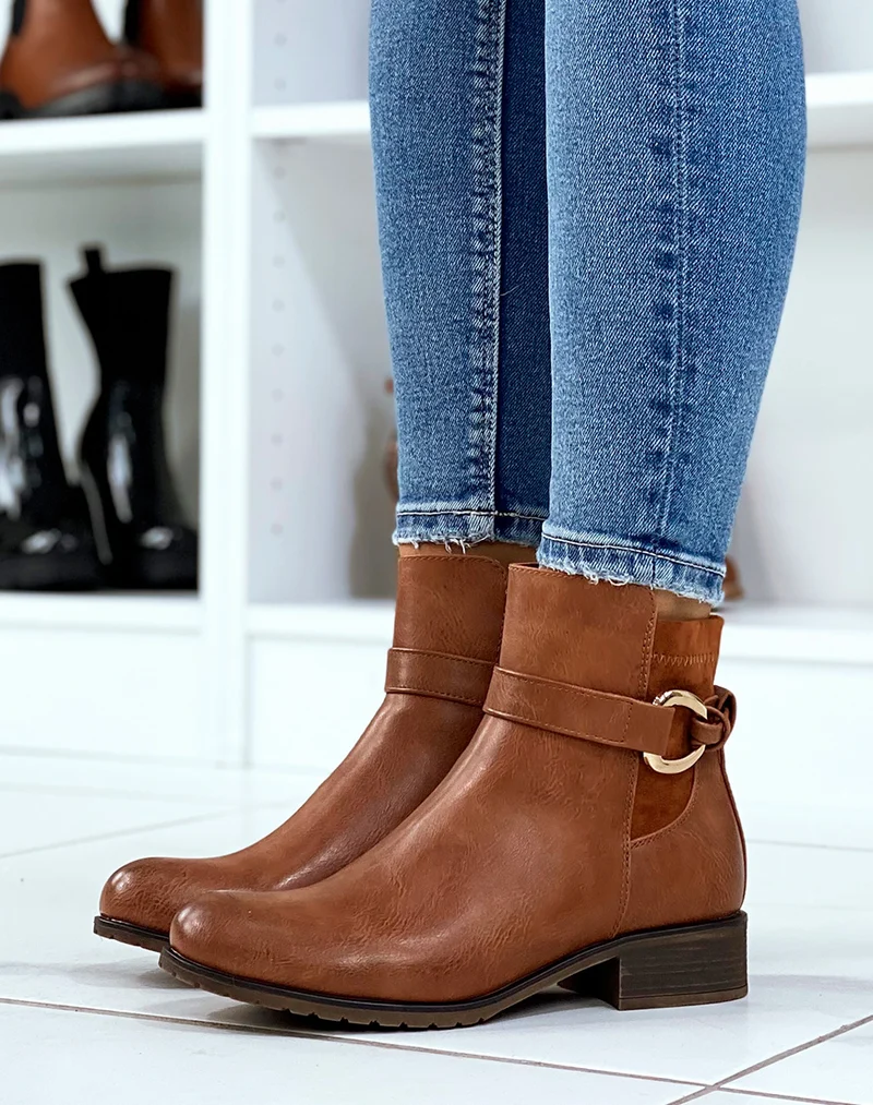 Bottines camel à lanière à anneau doré