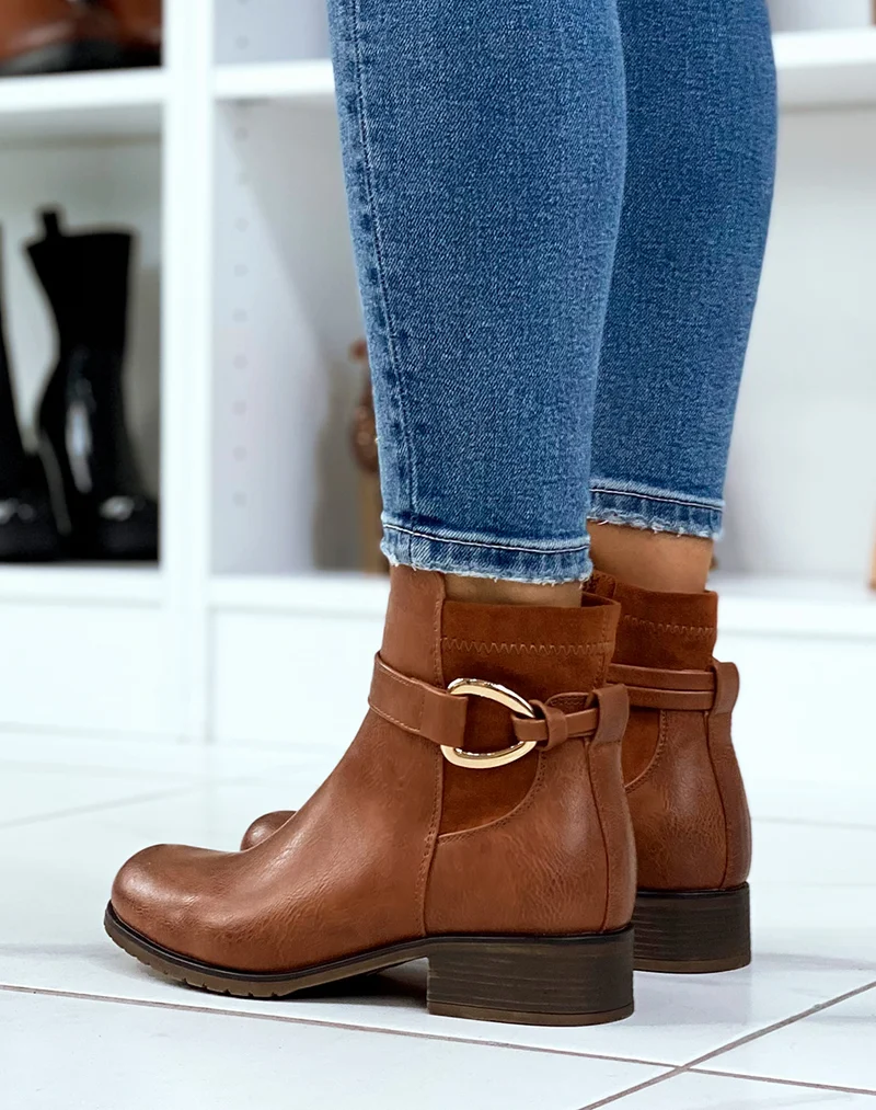 Bottines camel à lanière à anneau doré