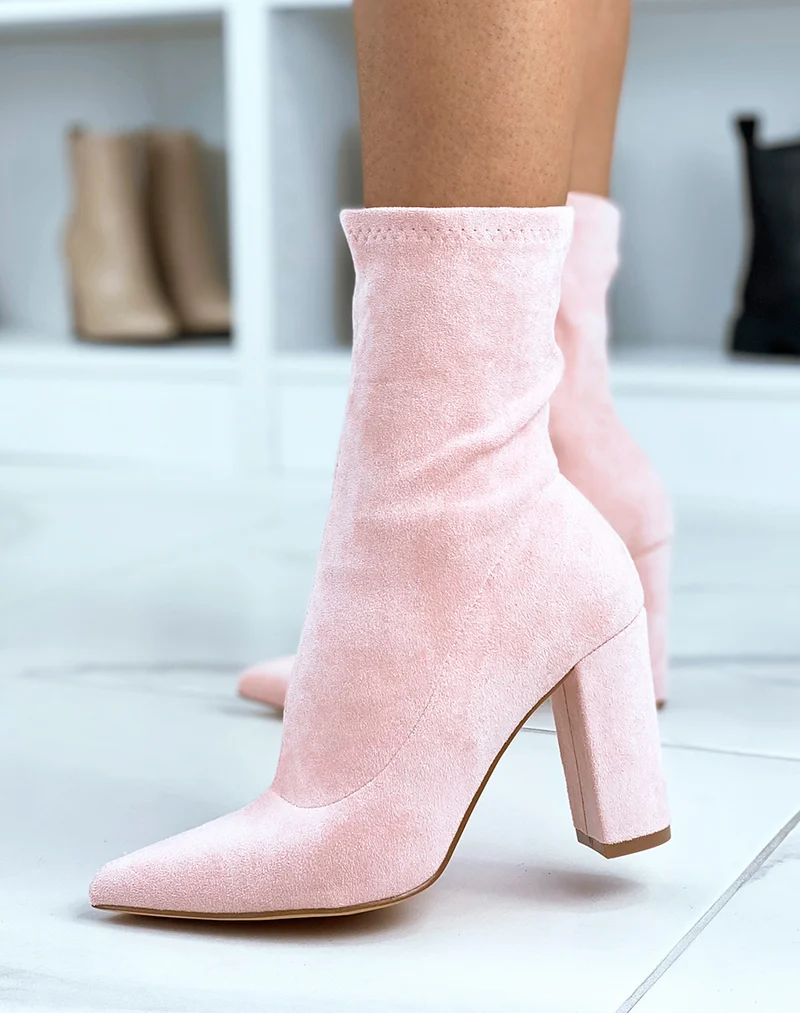 Bottines rose pastel en suédine style chaussette à talon et bout pointu