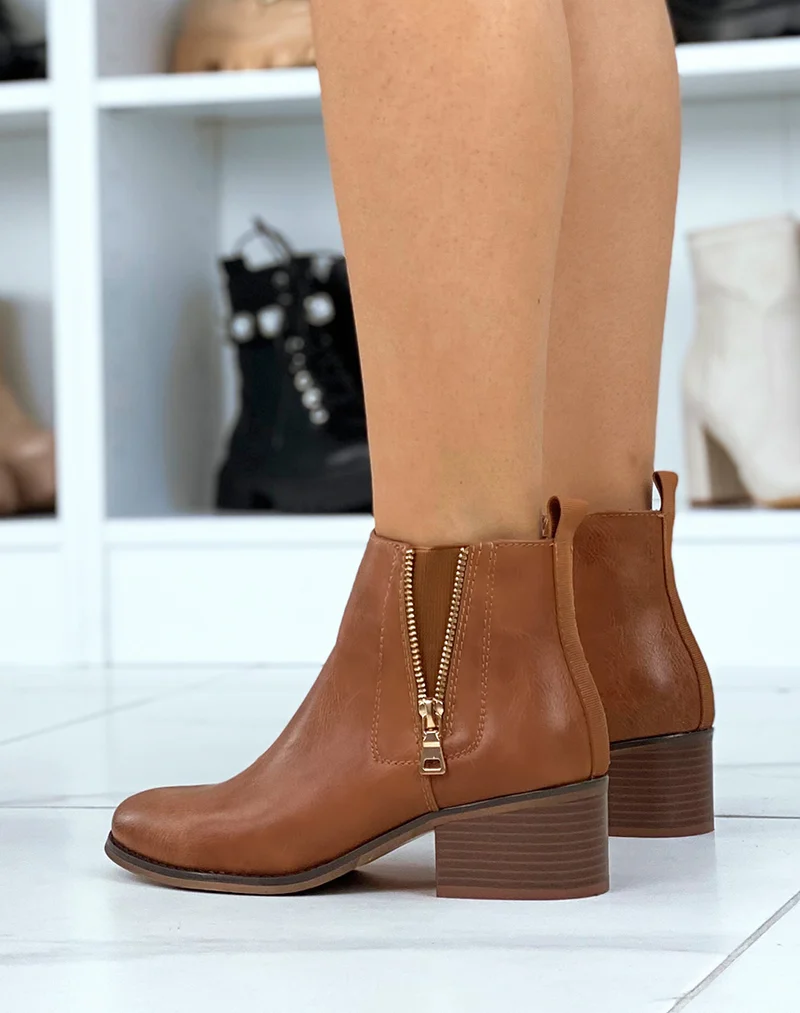 Bottines basses camel à fermeture dorée