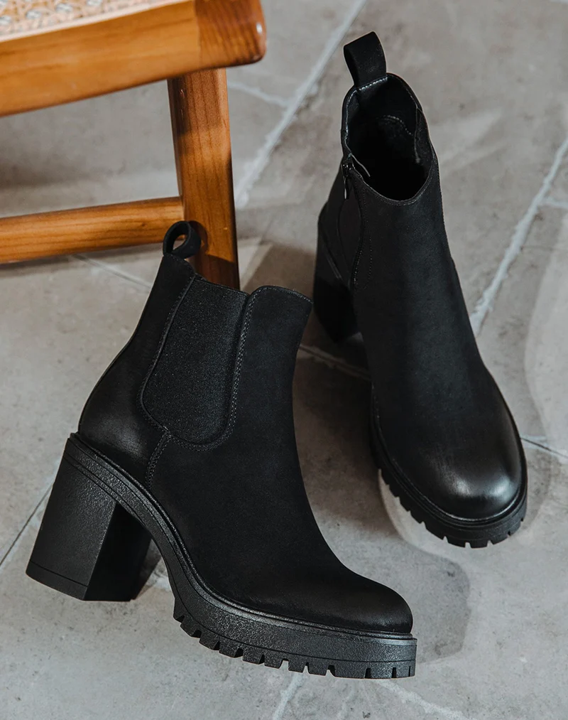 Bottines chelsea noires à talon haut et plateforme crantée