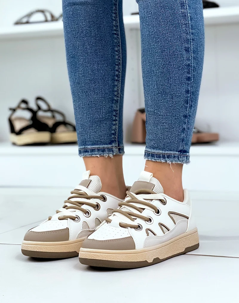 Baskets à empiècement nudes et double lacets beiges