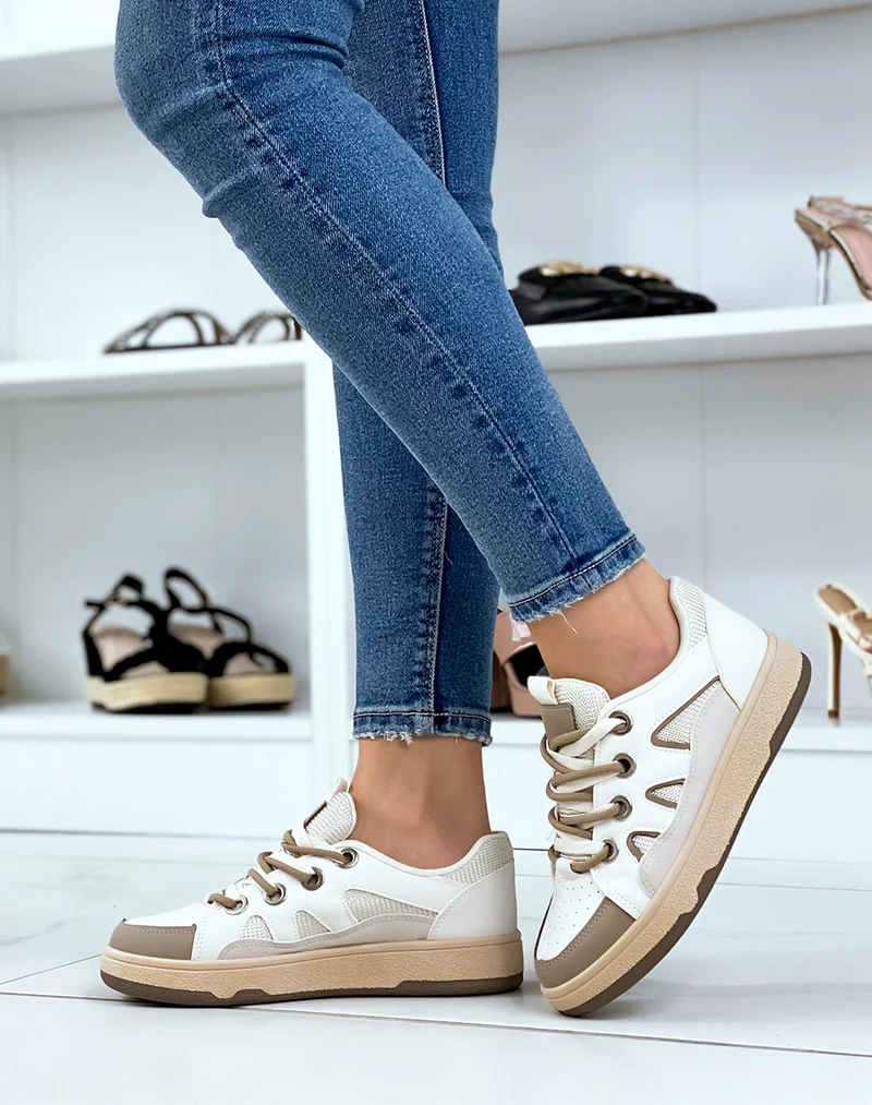 Baskets à empiècement nudes et double lacets beiges