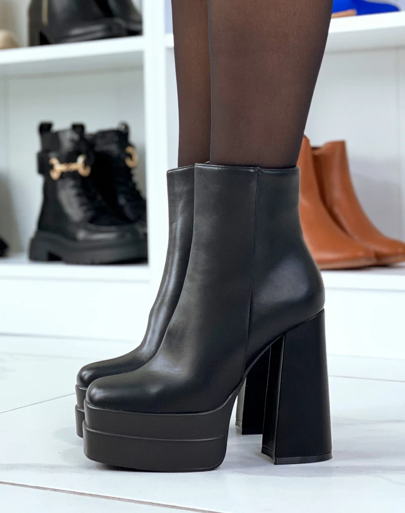 Bottines noires à plateforme et talon XXL