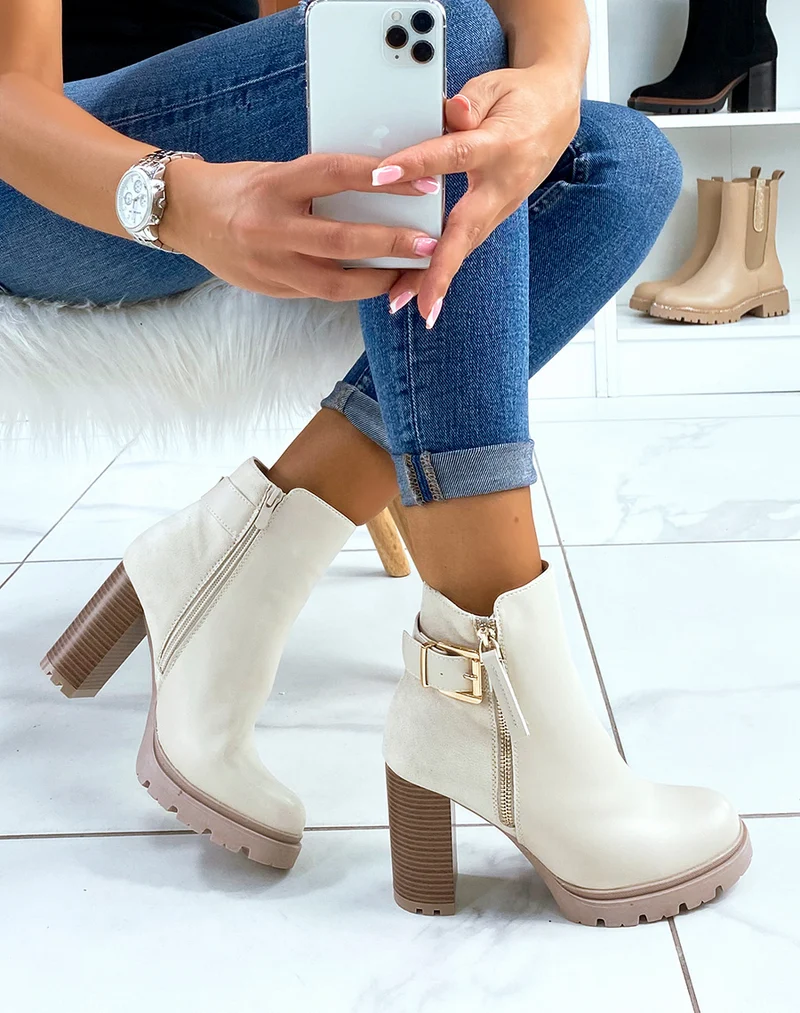 Bottines beiges bi-matières à talons crantés avec sangle