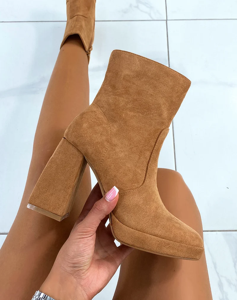 Bottines à talon et à plateforme en suédine camel