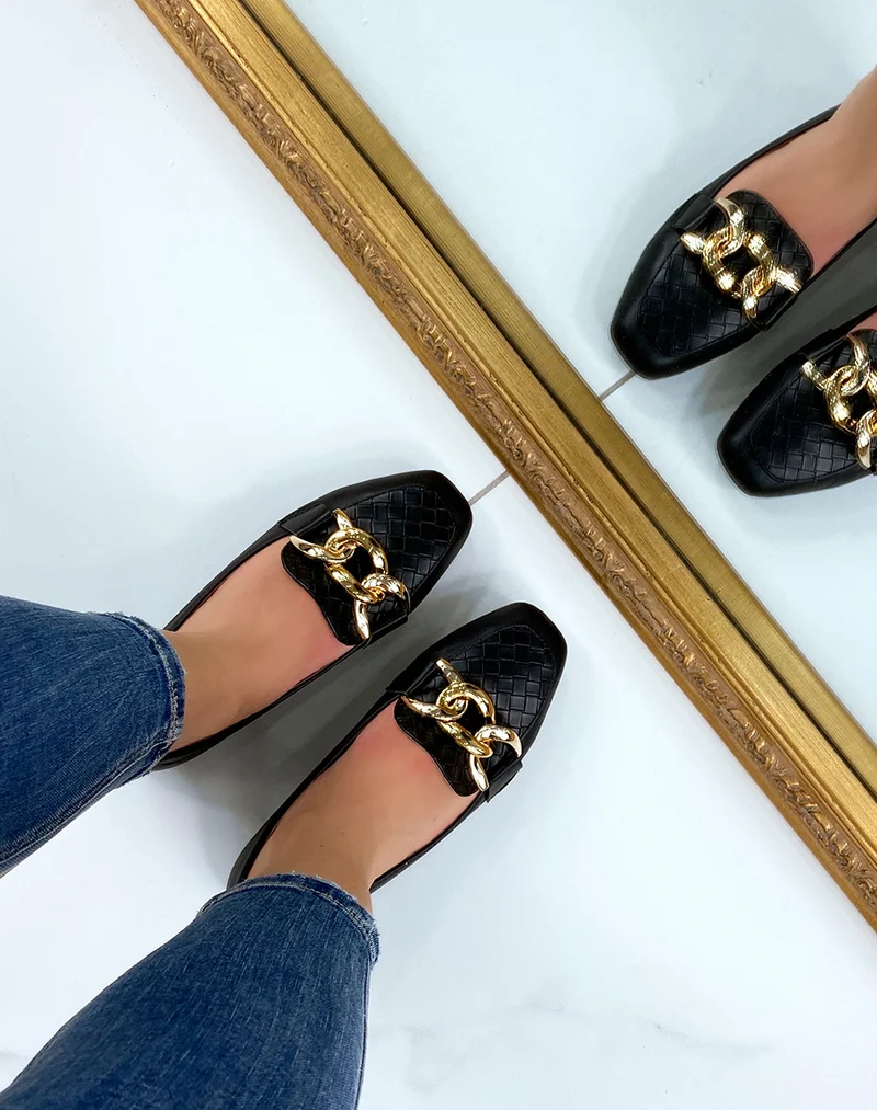 Mocassins noirs quadrillés à chaîne dorée