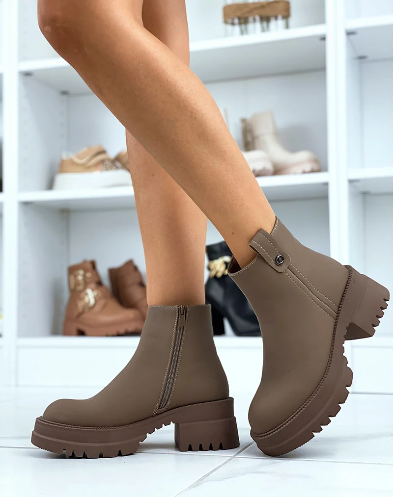 Bottines basses et lisses marron foncé à talon épais