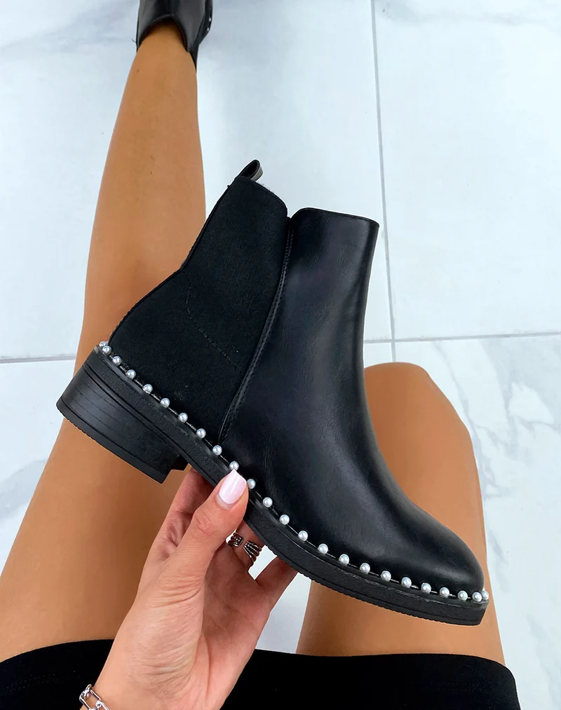 Bottines noires à perles