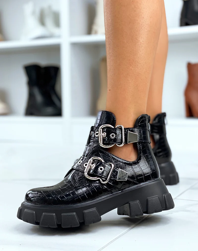 Bottines noires ouvertes à lanières et semelles crantées effet croco