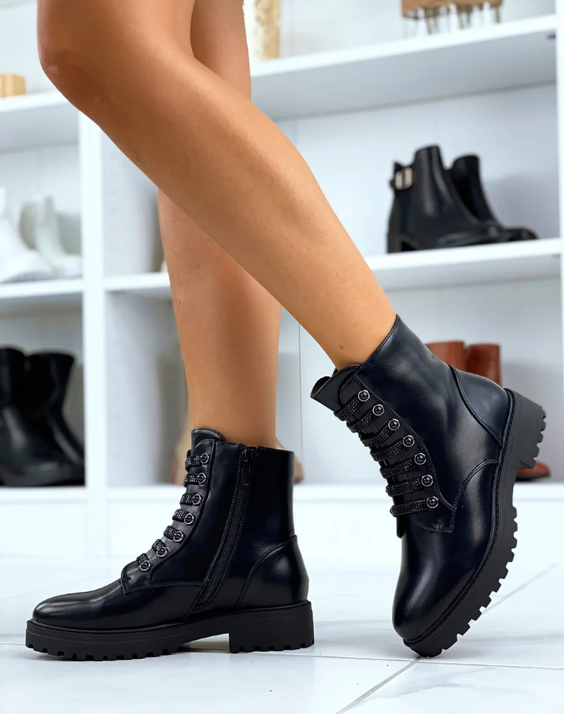 Bottines noires à lanières à strass