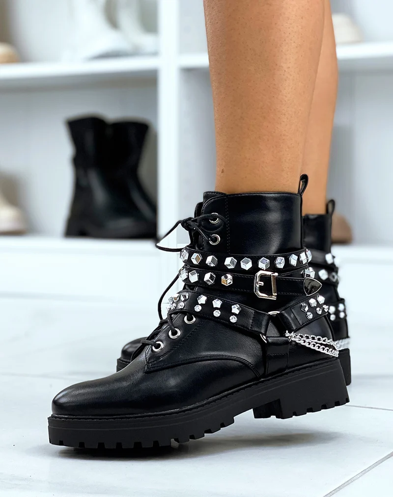 Bottines noires à chaines et clous