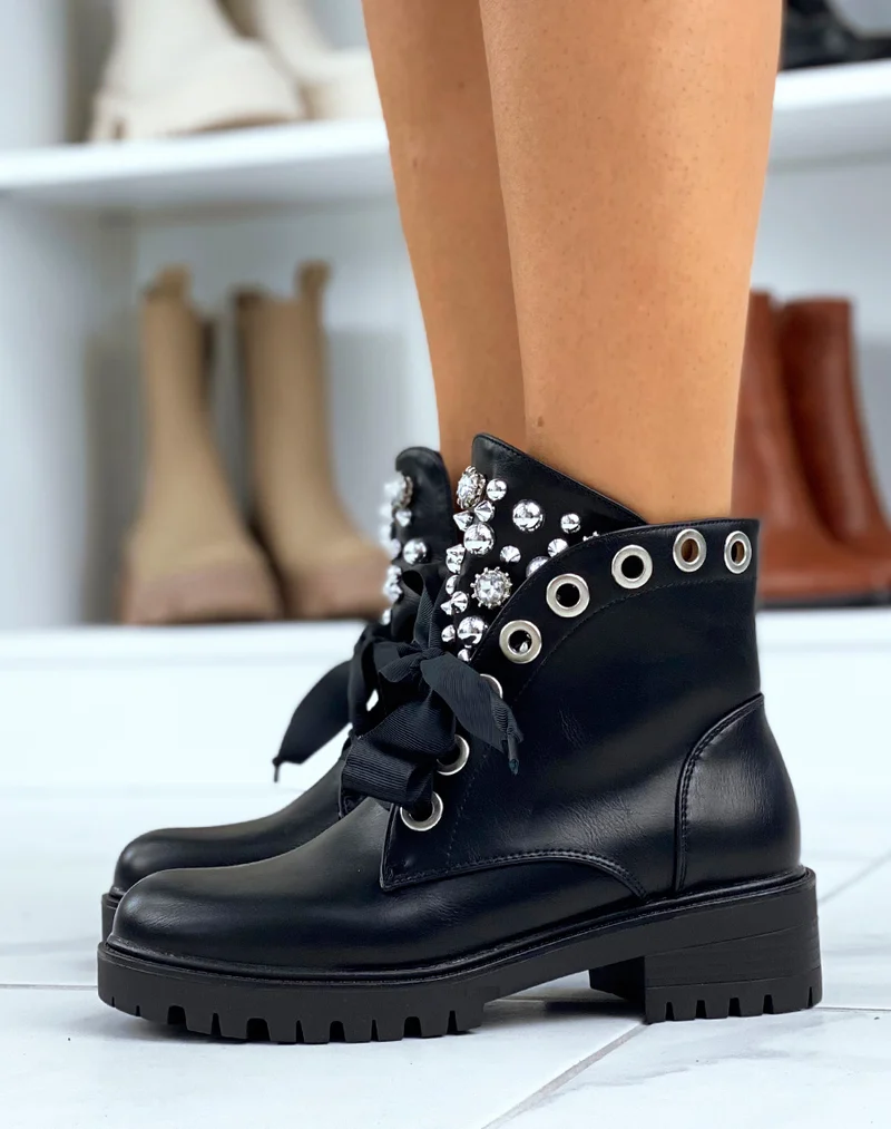 Bottines basses noires cloutées