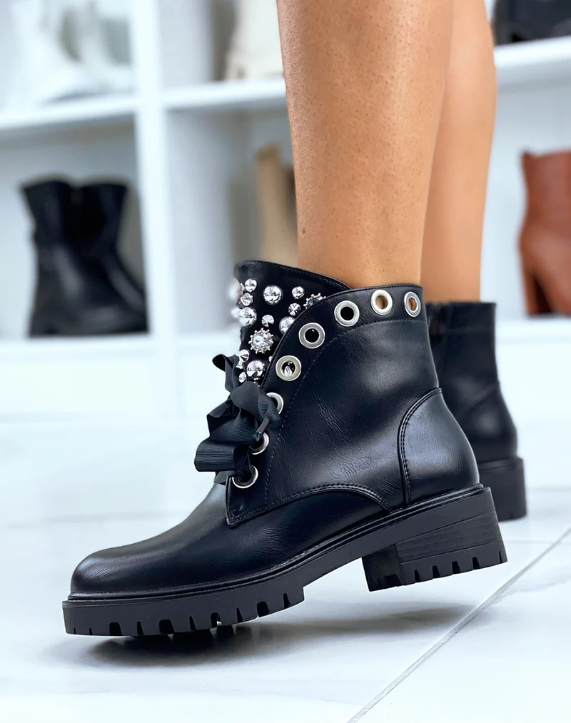 Bottines basses noires cloutées