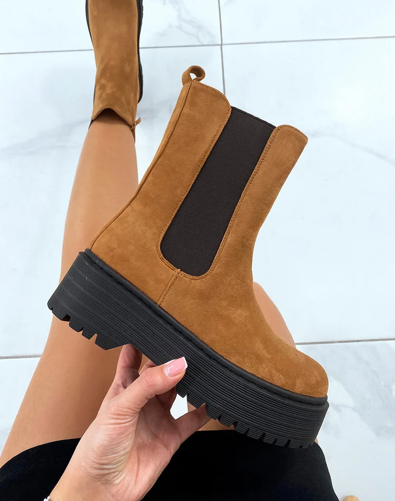 Bottines camel en suédine à grosse plateforme