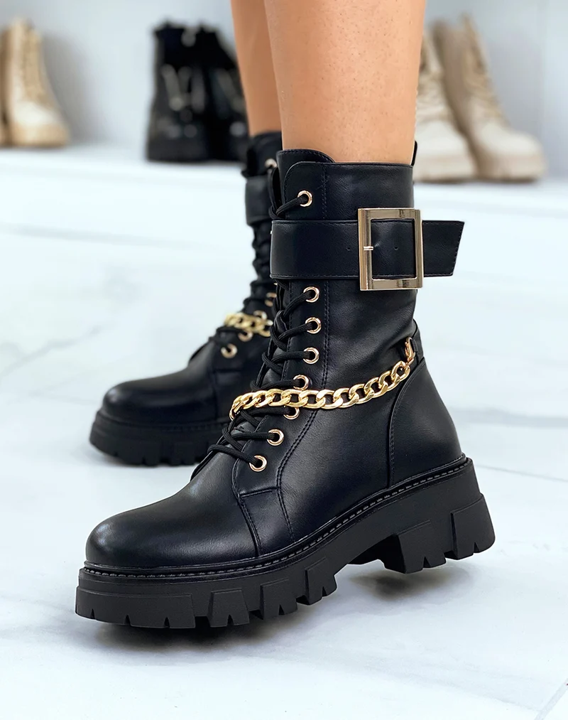 Bottines noires montantes à chaîne et lanière dorée