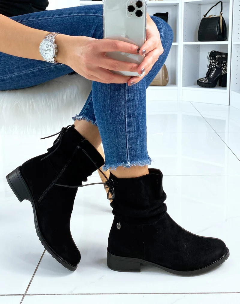 Bottines noires en daim plissées