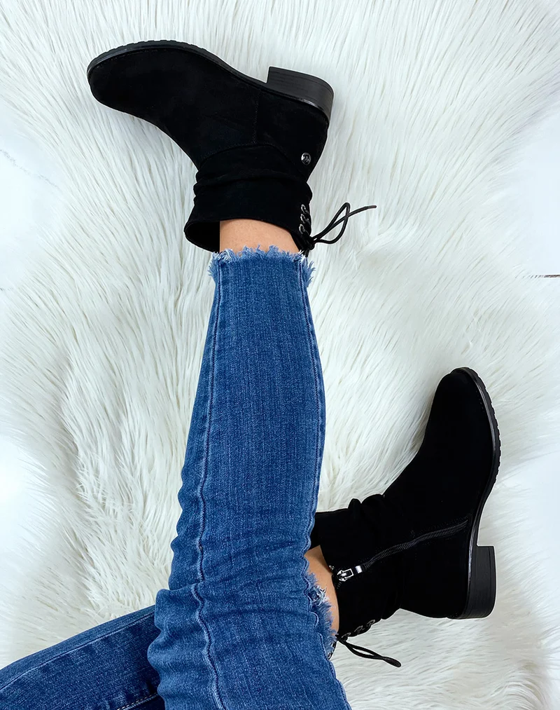 Bottines noires en daim plissées