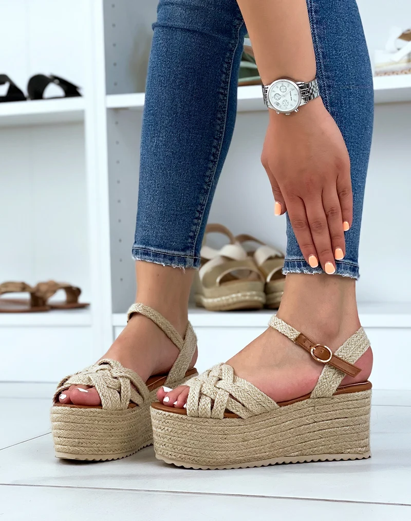 Sandales compensées beiges à bride style corde croisée et semelle épaisse