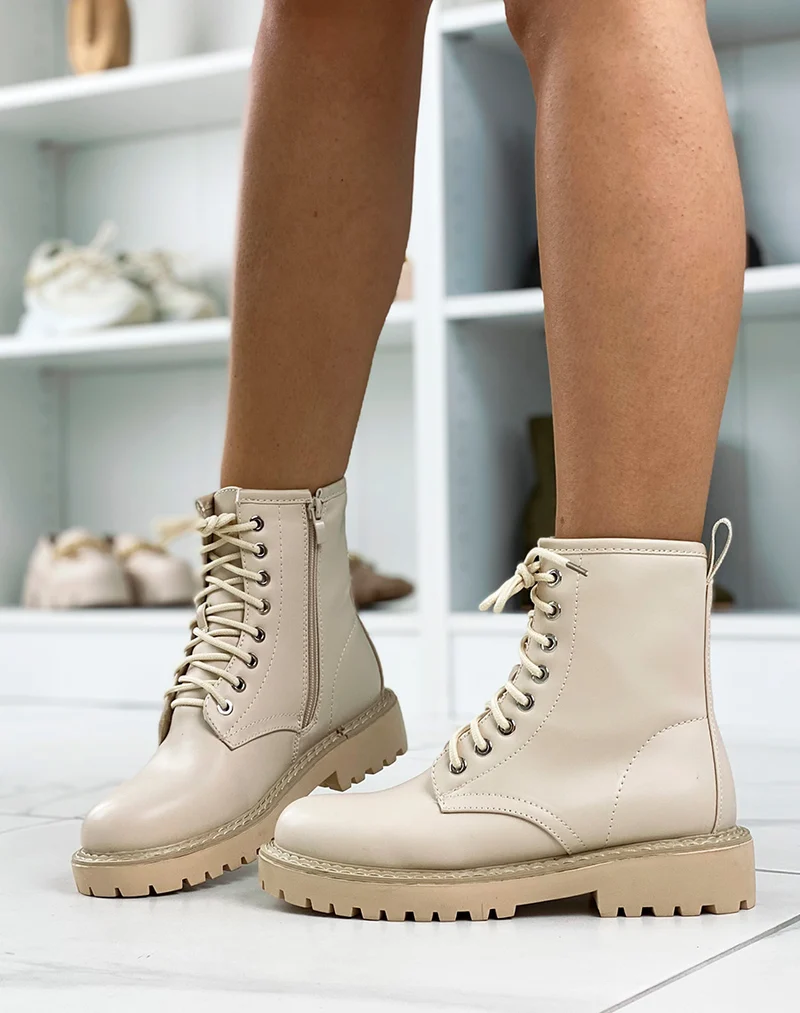 Bottes beige en simili cuir à lacets