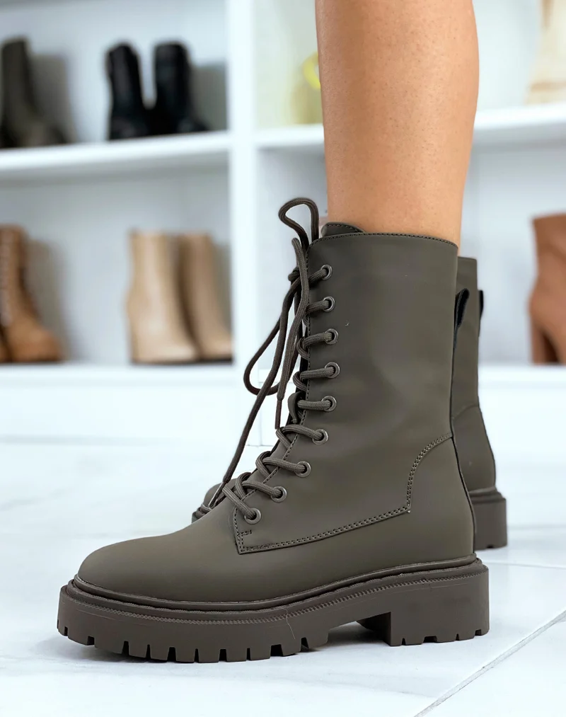 Bottines kaki montantes mattes à lacet et semelle talonnée