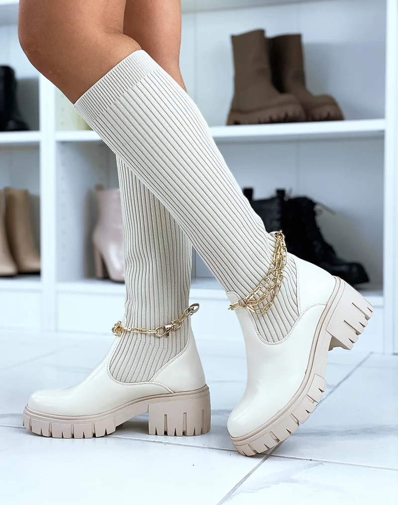 Bottes beiges montantes effet chaussette à fines chaines dorées