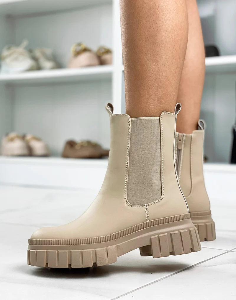 Bottines beiges gommées à semelle épaisse