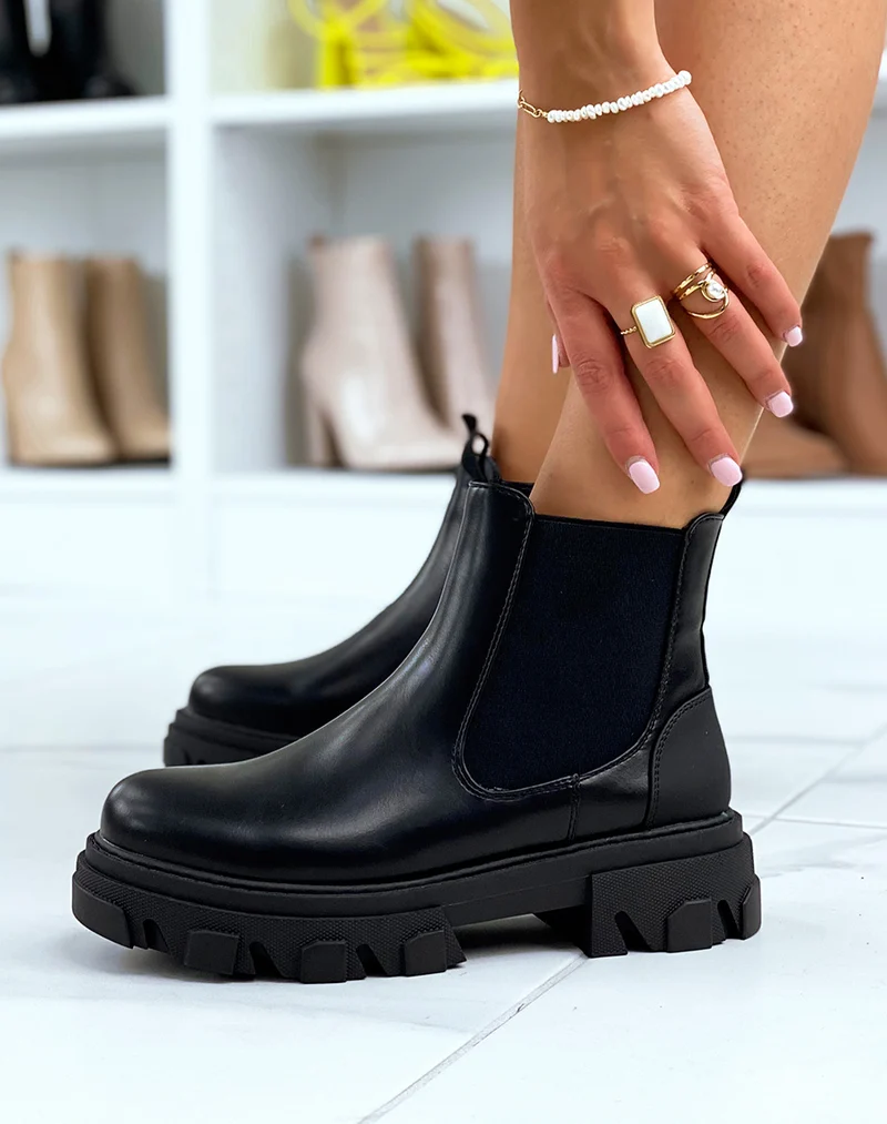 Chelsea boots noires ornées d’un empiècement gommé