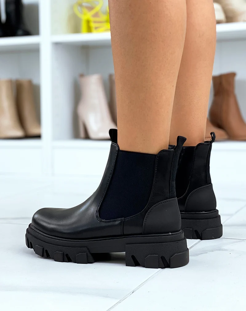 Chelsea boots noires ornées d’un empiècement gommé
