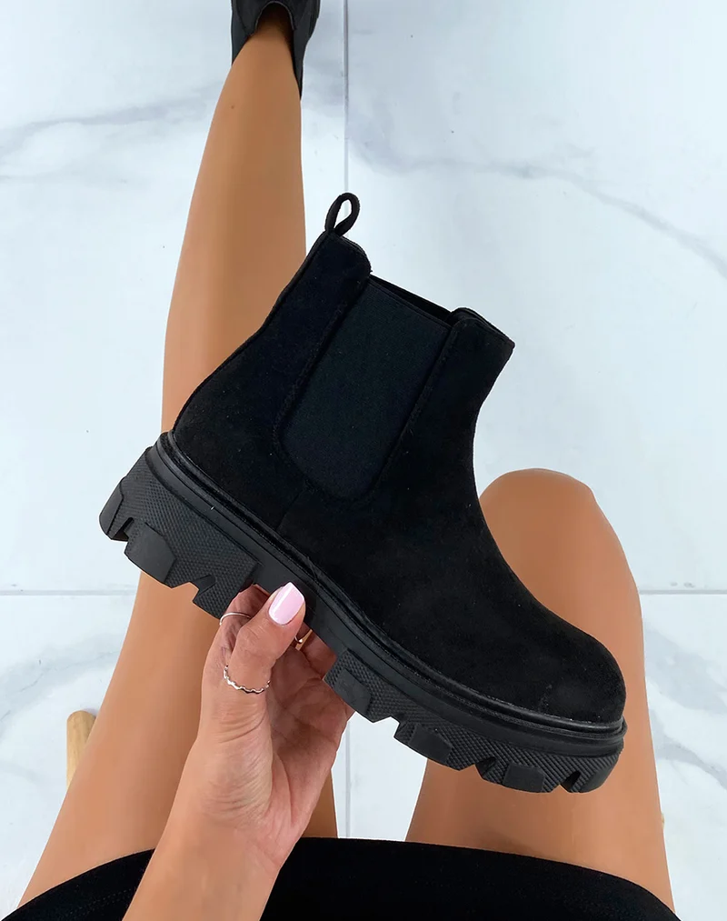 Chelsea boots noires en suédine à semelle crantée
