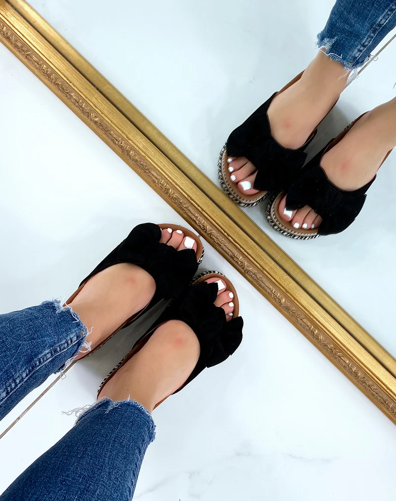 Mules noires à noeud et semelle aztèque