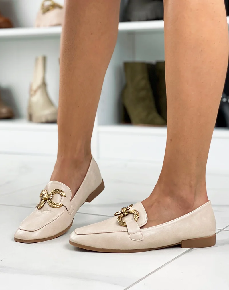Mocassins plats beiges à double boucles dorées