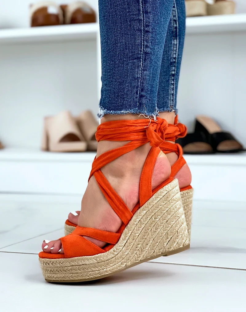 Compensées orange à long lacet