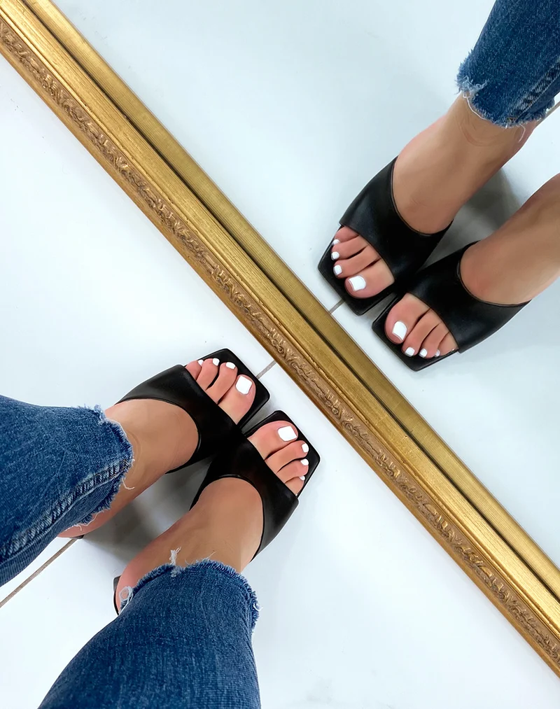 Mules noires à talon épais
