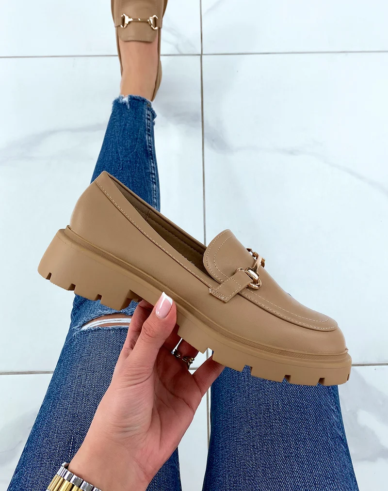 Mocassins taupe à semelle épaisse et crantée